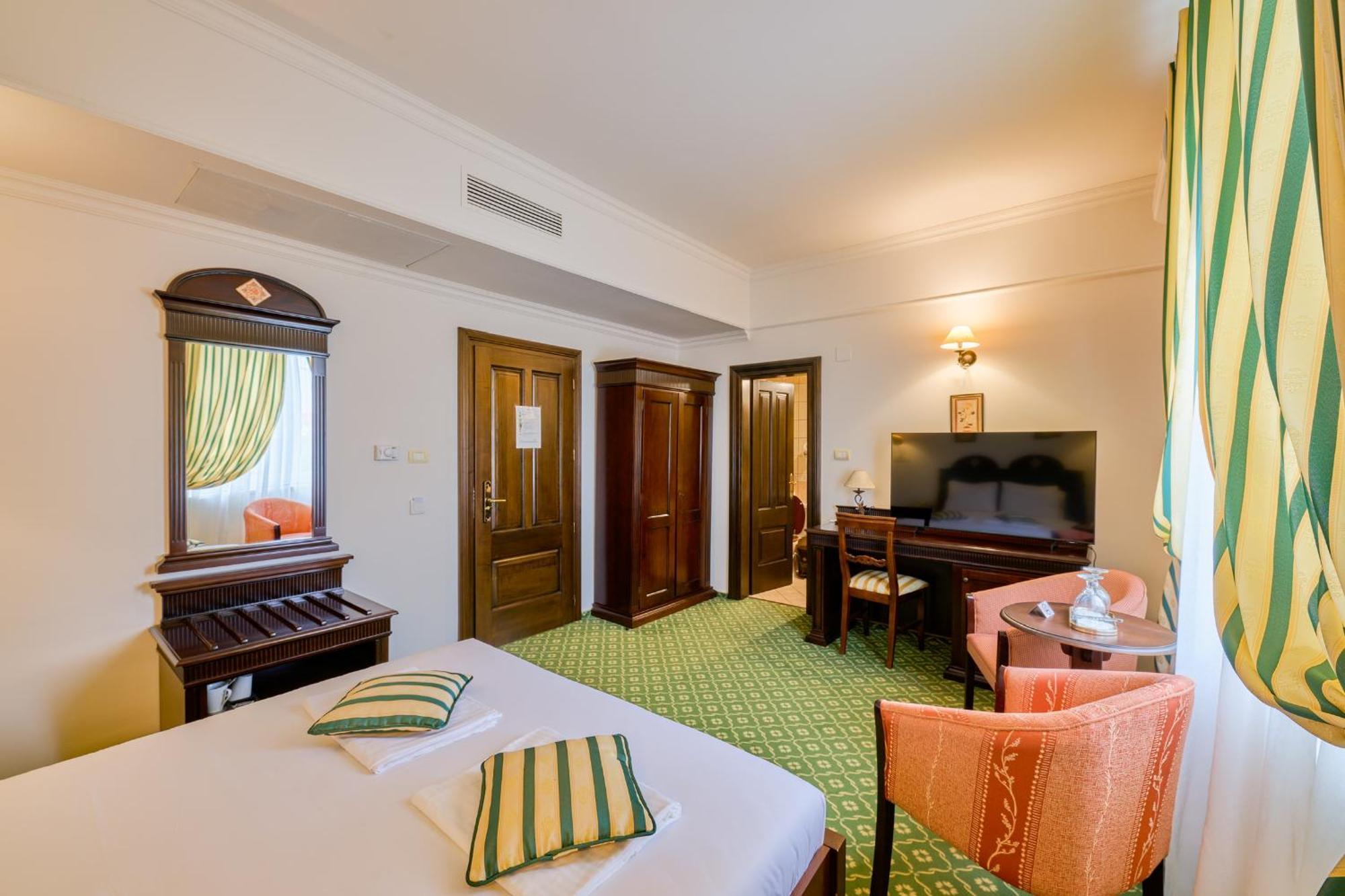 Hotel Classico Timisoara Exterior foto